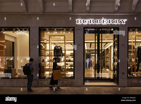 burberry italy retail